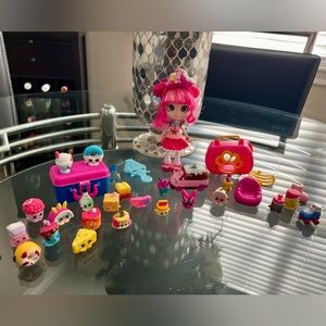 Shopkins Shoppies Donatina Pink Hair Doll & Bonus Fun Shopkins